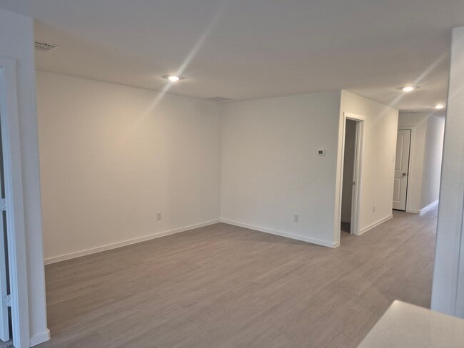 Dining room - 7908 Clements St