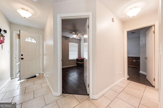 Building Photo - 207 Candy Ct