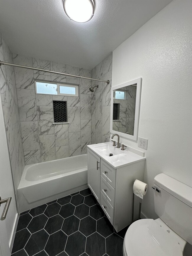 Building Photo - 4554 N Manila Ave