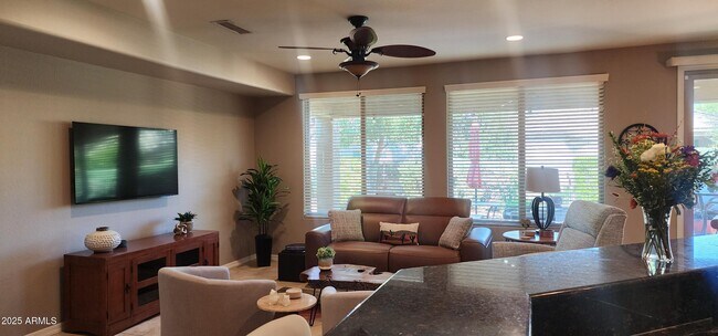 Foto del edificio - 27244 W Potter Dr