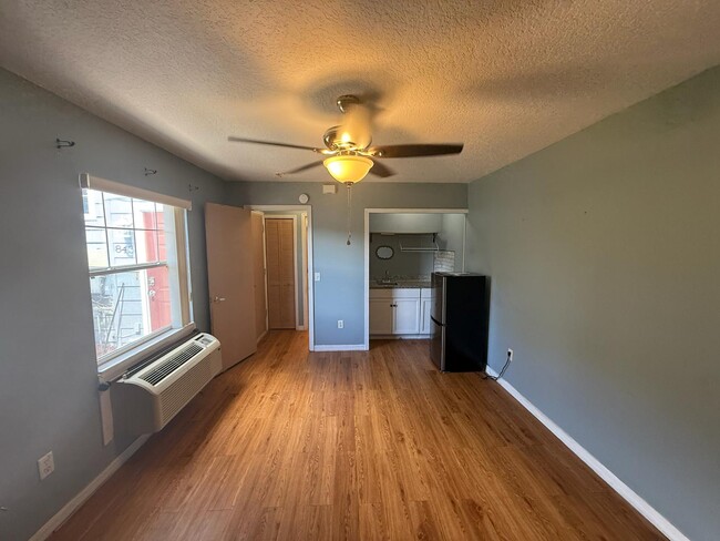 Building Photo - 843 Caribbean Dr