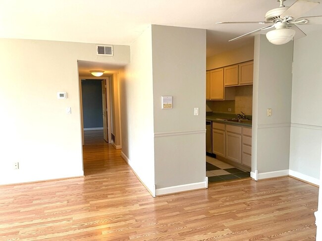 Foto del edificio - 6170 Knoll Ln Ct