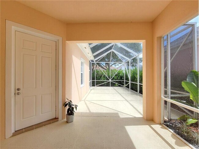 Building Photo - 229 Poinciana Dr