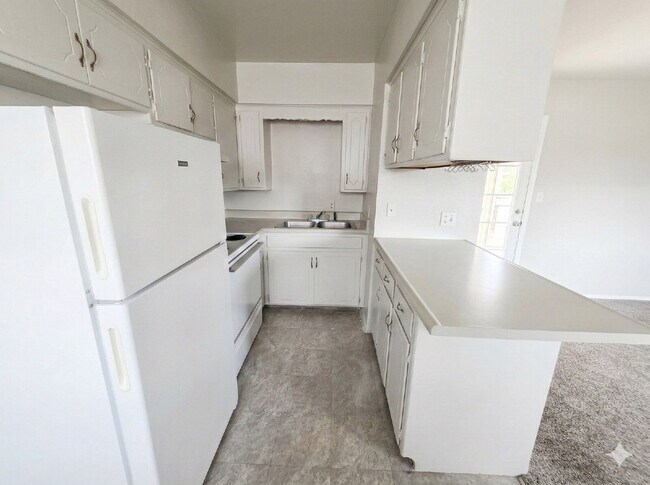 Foto del edificio - Upgrade Your Lifestyle, Not Your Budget – No Security Deposit Required!