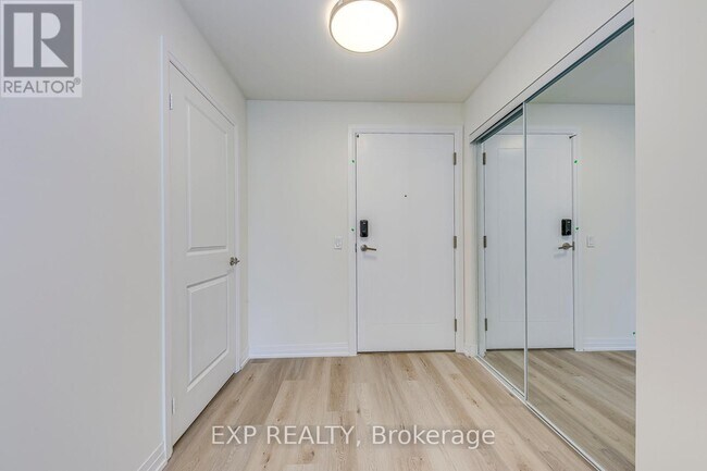 Building Photo - 15 Watergarden Dr