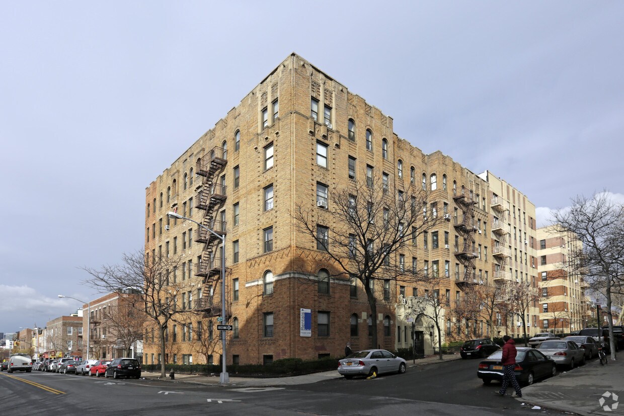 Primary Photo - Sunray Apartments
