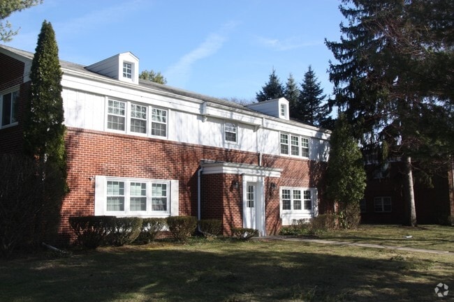 Building Photo - 2142 Collinway St