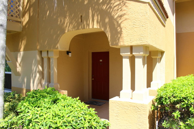 Building Photo - 4847 Via Palm Lakes