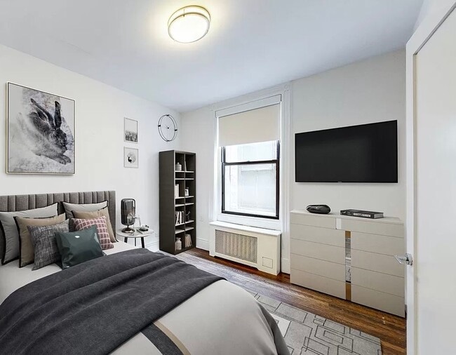 Foto del edificio - 4 BED WITH IN-UNIT LAUNDRY + ELEVATOR BUIL...