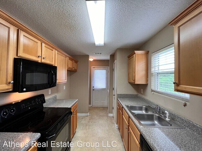 Foto del edificio - 3 br, 3 bath House - 212 Fern Ridge Court