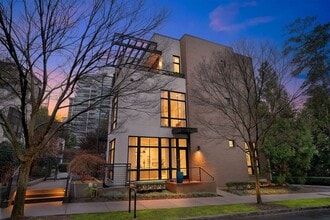 Building Photo - 721 Longleaf Dr NE