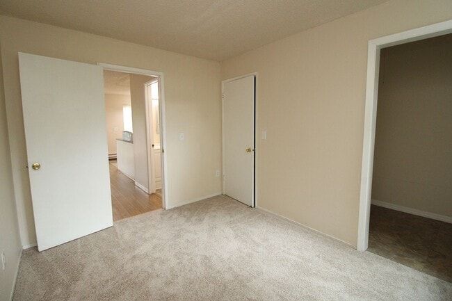 Building Photo - 5704 SW Beaverton Hillsdale Hwy