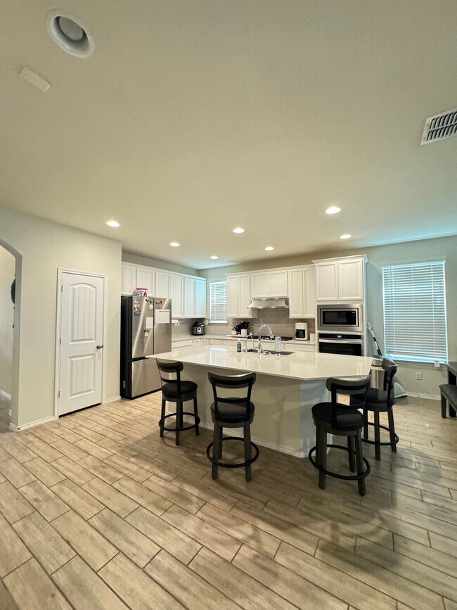 Foto del edificio - Beautiful 4 BD/3 BA Home Available off Wiseman Rd/Far West San Antonio! Available June 1st!