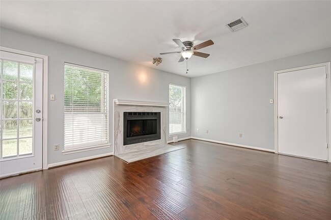 Building Photo - 2731 Lakefield Way