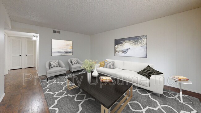 Foto del edificio - 915 Lakeside Dr