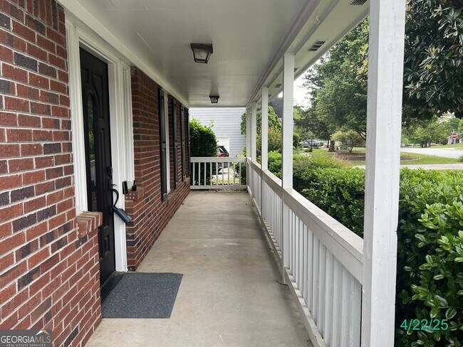 Foto del edificio - 716 Wilkes Dr