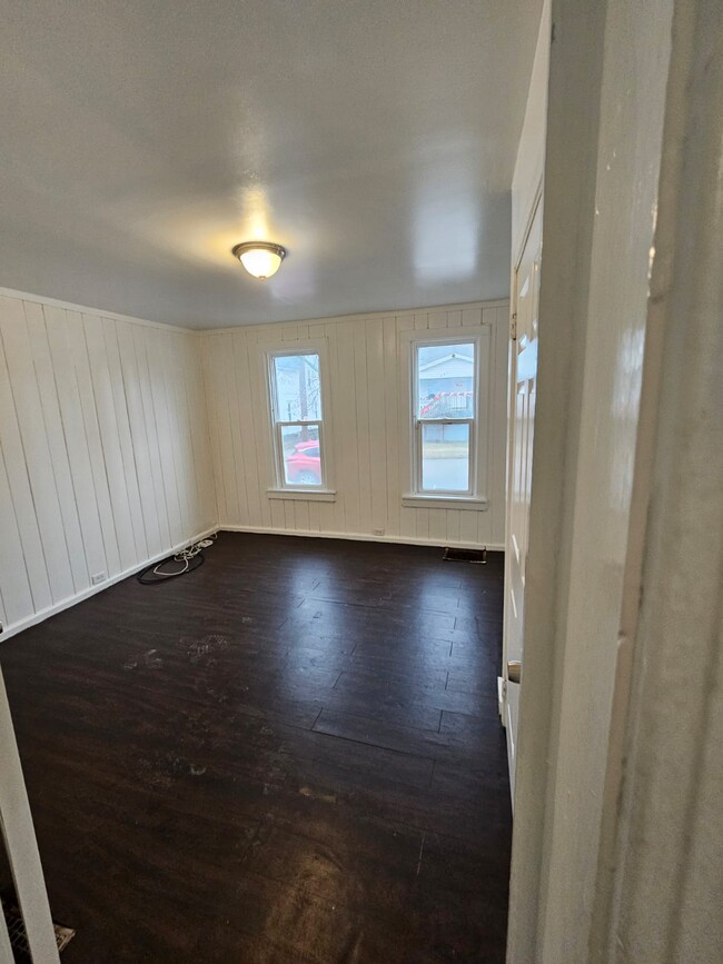 1st floor bedroom - 348 Indiana Ave SW