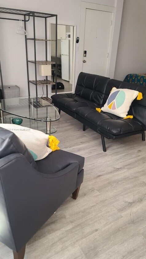 Foto principal - 3710 Collins Ave
