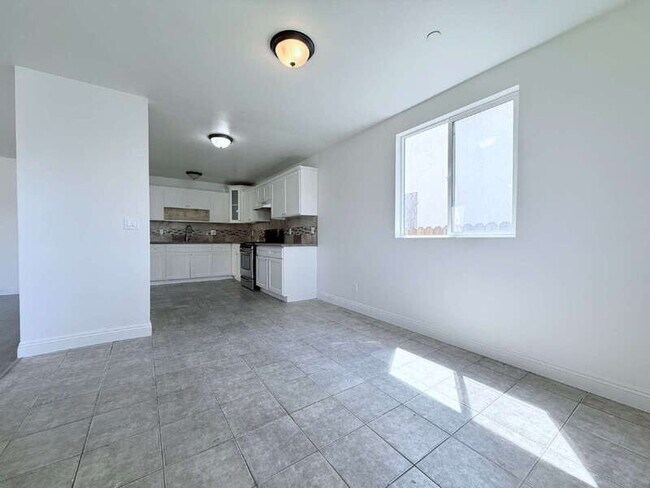 Building Photo - 1440 E 42nd St