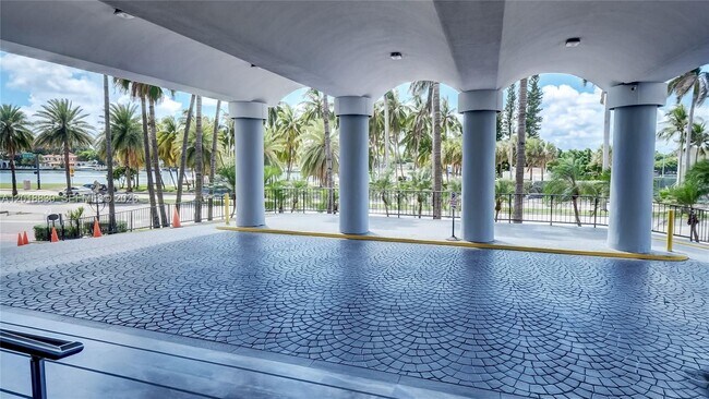 Building Photo - 5401 Collins Ave
