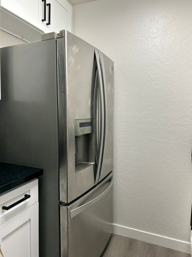 Foto del edificio - 4934 Coldwater Canyon Ave