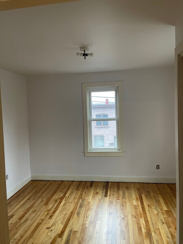 Foto del edificio - 217 E Franklin St