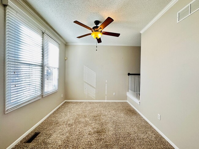 Building Photo - **BRAND NEW CARPETS** Beautiful Home in Bl...