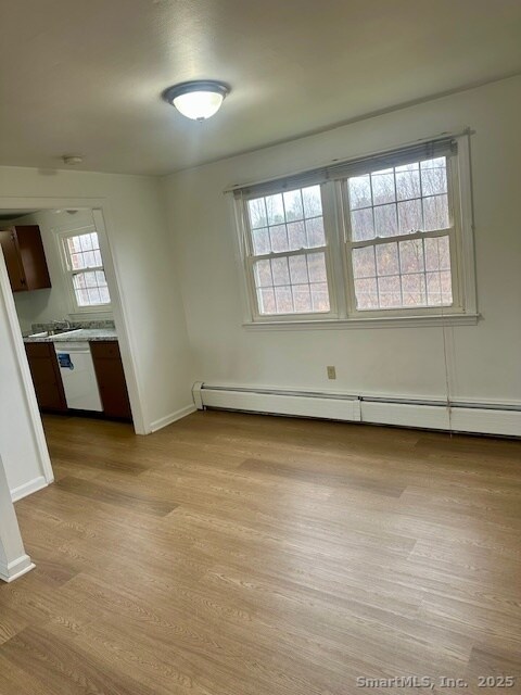 Foto del edificio - 47 Brewster Rd