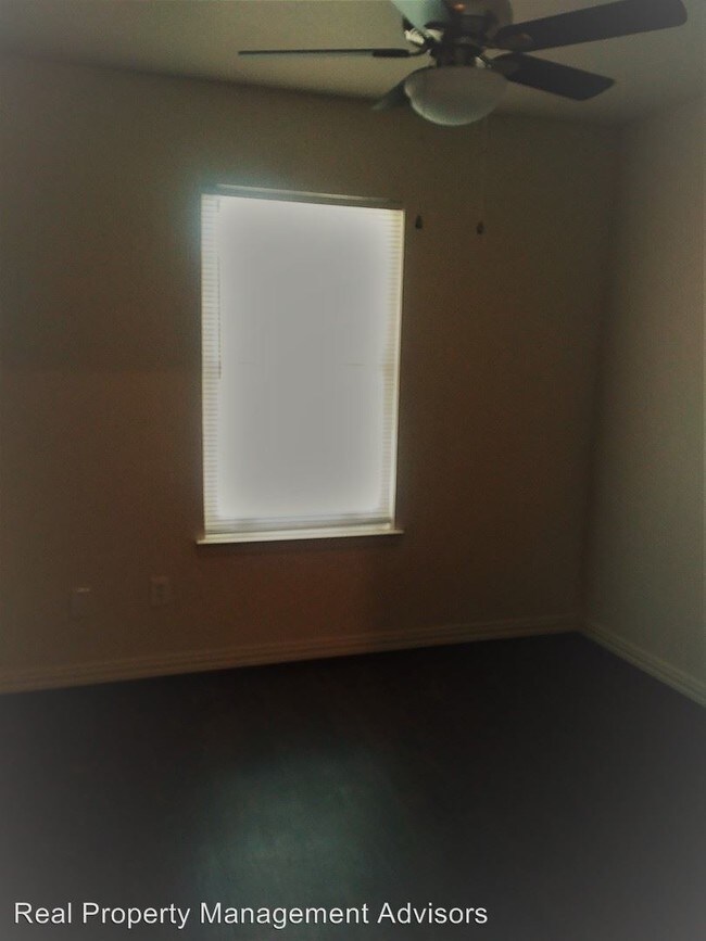 Foto del edificio - 5704 Emerald Forest Dr