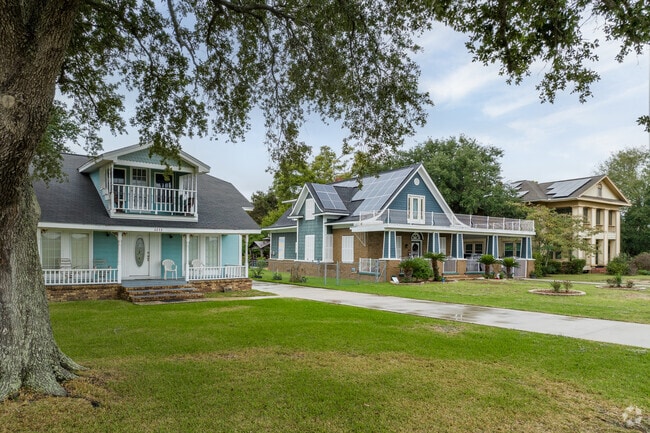 A row of bungalows, cottages, and colonial homes in Port Arthur.