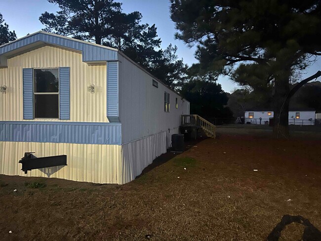Building Photo - 522 Sands Rd