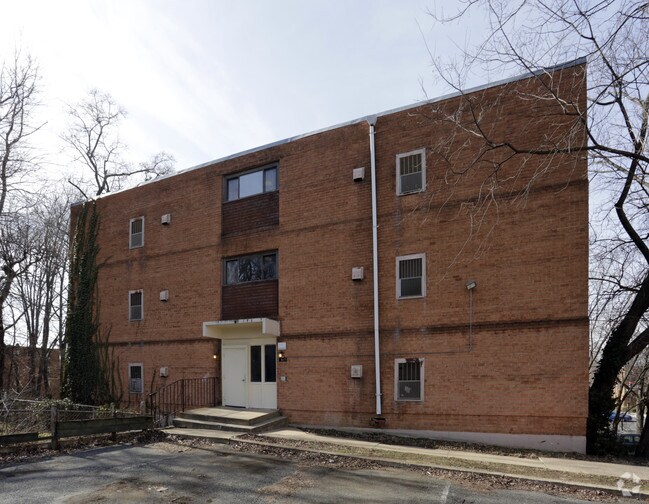 Building Photo - 3615 B St SE