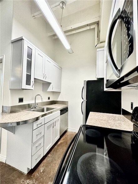 Foto del edificio - 312 W 5th St