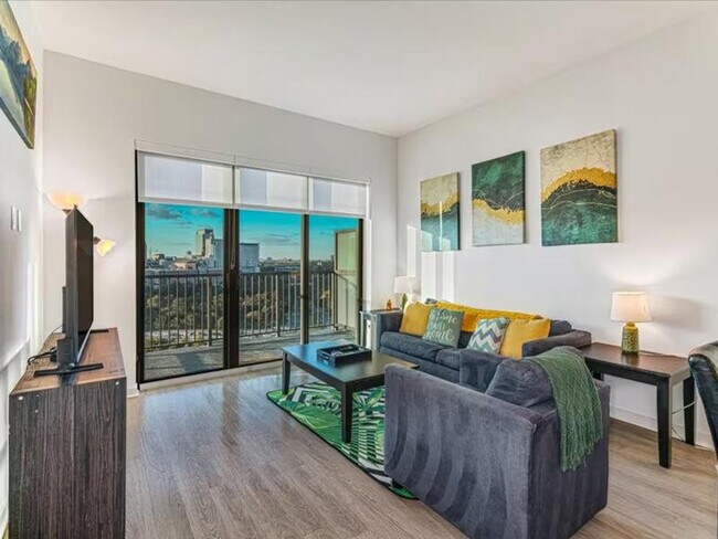 Foto del edificio - 2121 Holcombe Blvd