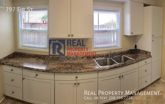 Building Photo - 3 Bed 1 bath home - Newly updated