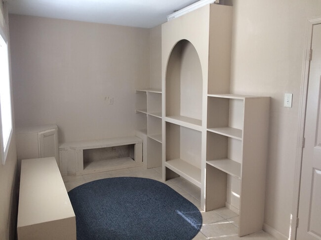 Foto del edificio - 1569 Athis St
