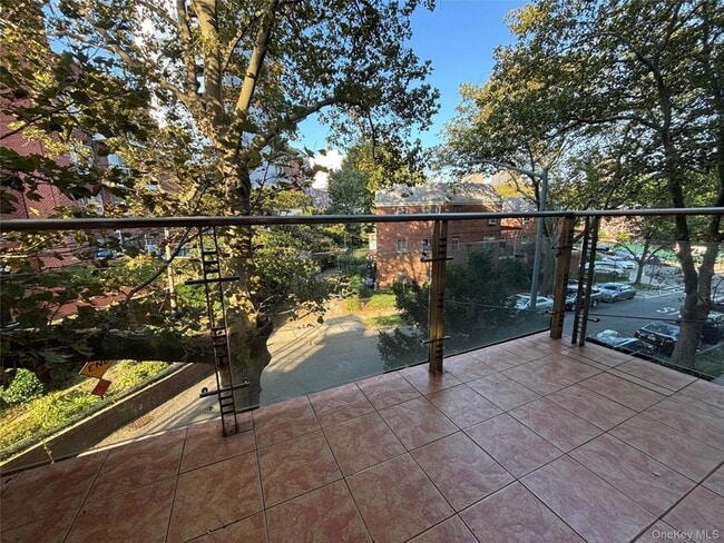 Foto del edificio - 132-29 Blossom Ave