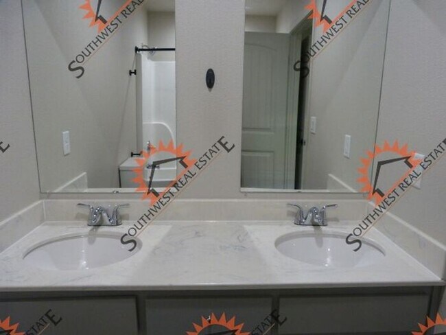 Foto del edificio - Modern 2 BED 2 BATH apartments- ALL BILL'S PAID