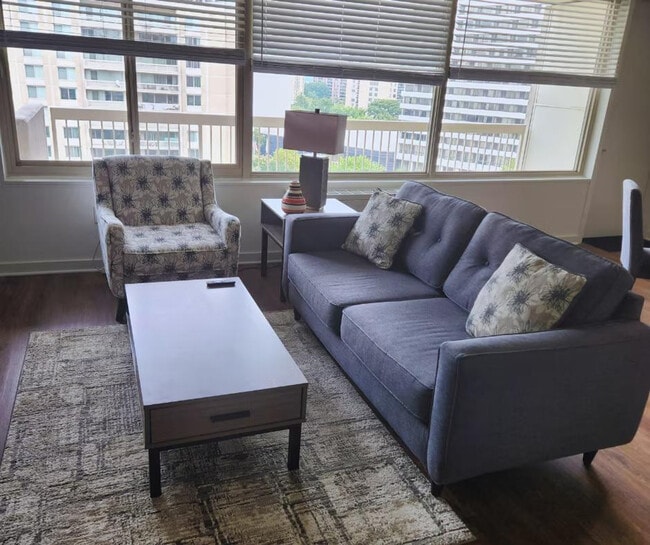 Building Photo - 1600 S Eads St