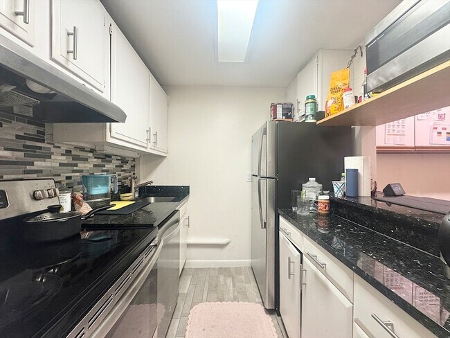 Foto del edificio - 1643 Cambridge St