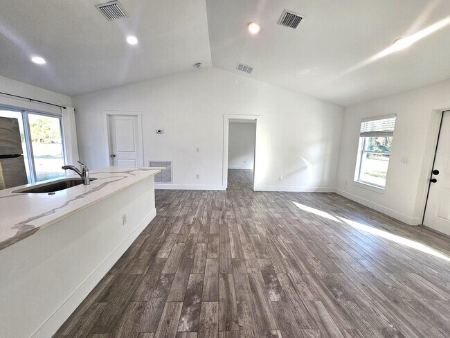 Foto del edificio - 2447 NW 5th St