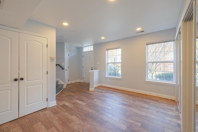 Photo - 904 Crestfield Dr House