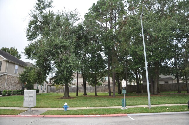 Building Photo - 16018 Limestone Lake Dr