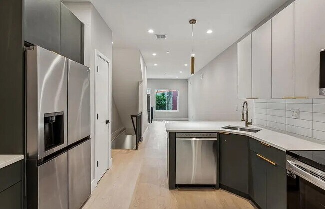 Foto del edificio - 2139 E Monmouth St