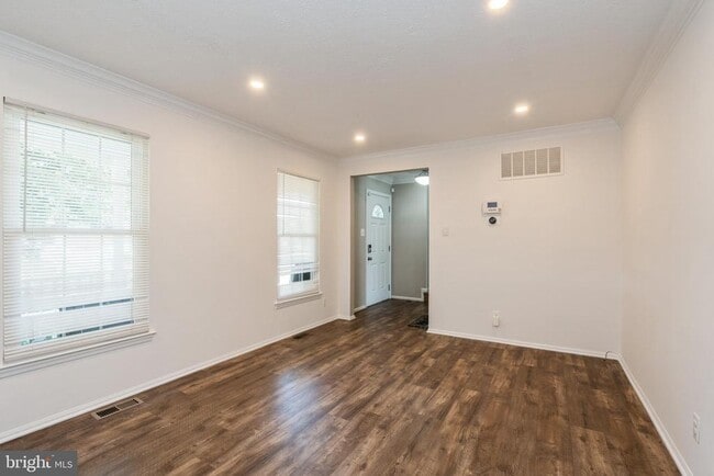 Building Photo - 214 Chinnick Ave