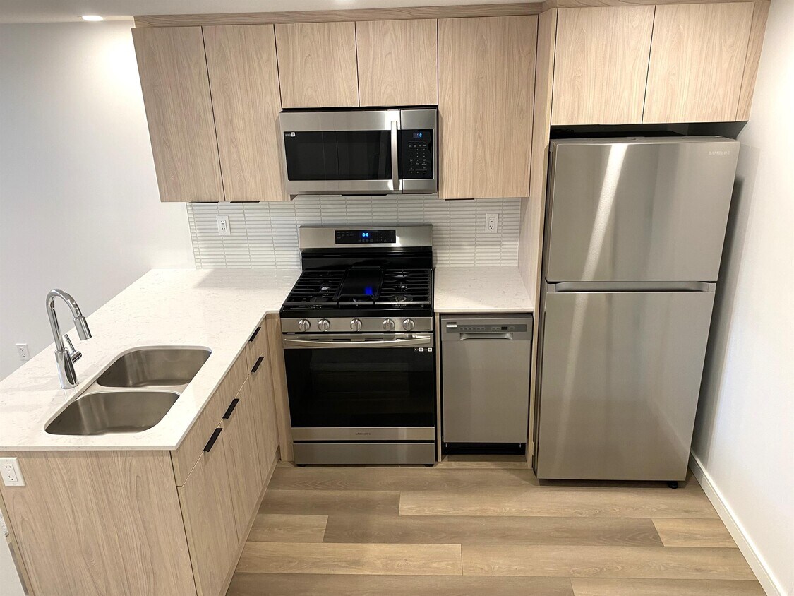 Photo principale - 7724-7105 105 Ave NW