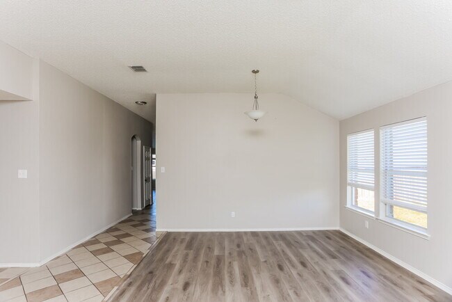 Foto del edificio - 1205 Hampton Dr