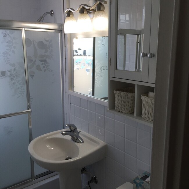 Baño - 444 Bedford Street