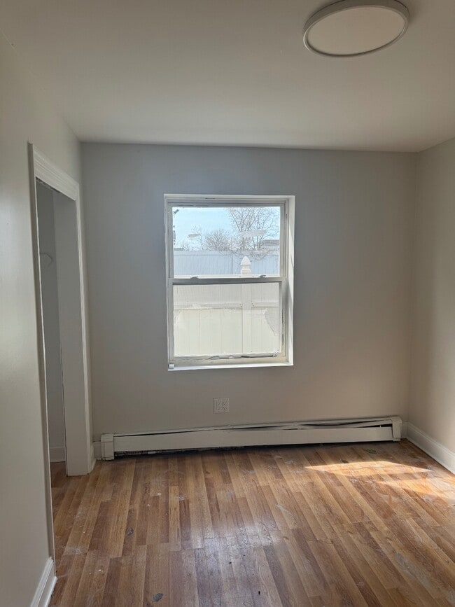 Foto del edificio - 557 Beach 47th St