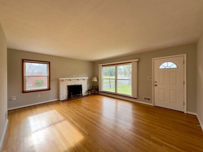 Foto del edificio - Charming 3Bedroom/2Bathroom Detached Home in Bel Air!